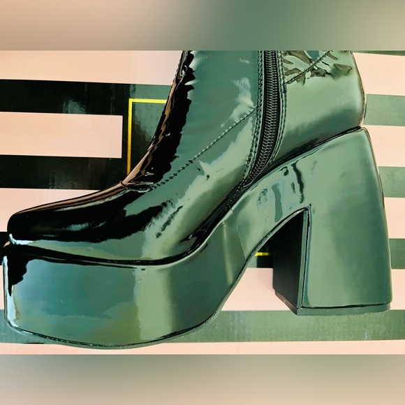 NIB Dolls Kill Lady GoDiva Wicked Head Versus Heart Platform Boots Cannon Black - Picture 13 of 16